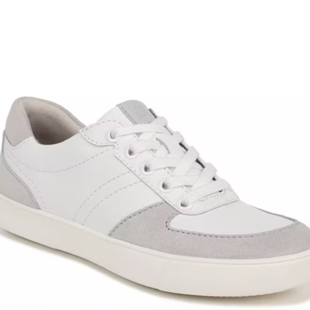 Women’s Naturalizer Murphy White and Gray Sneakers Size 8